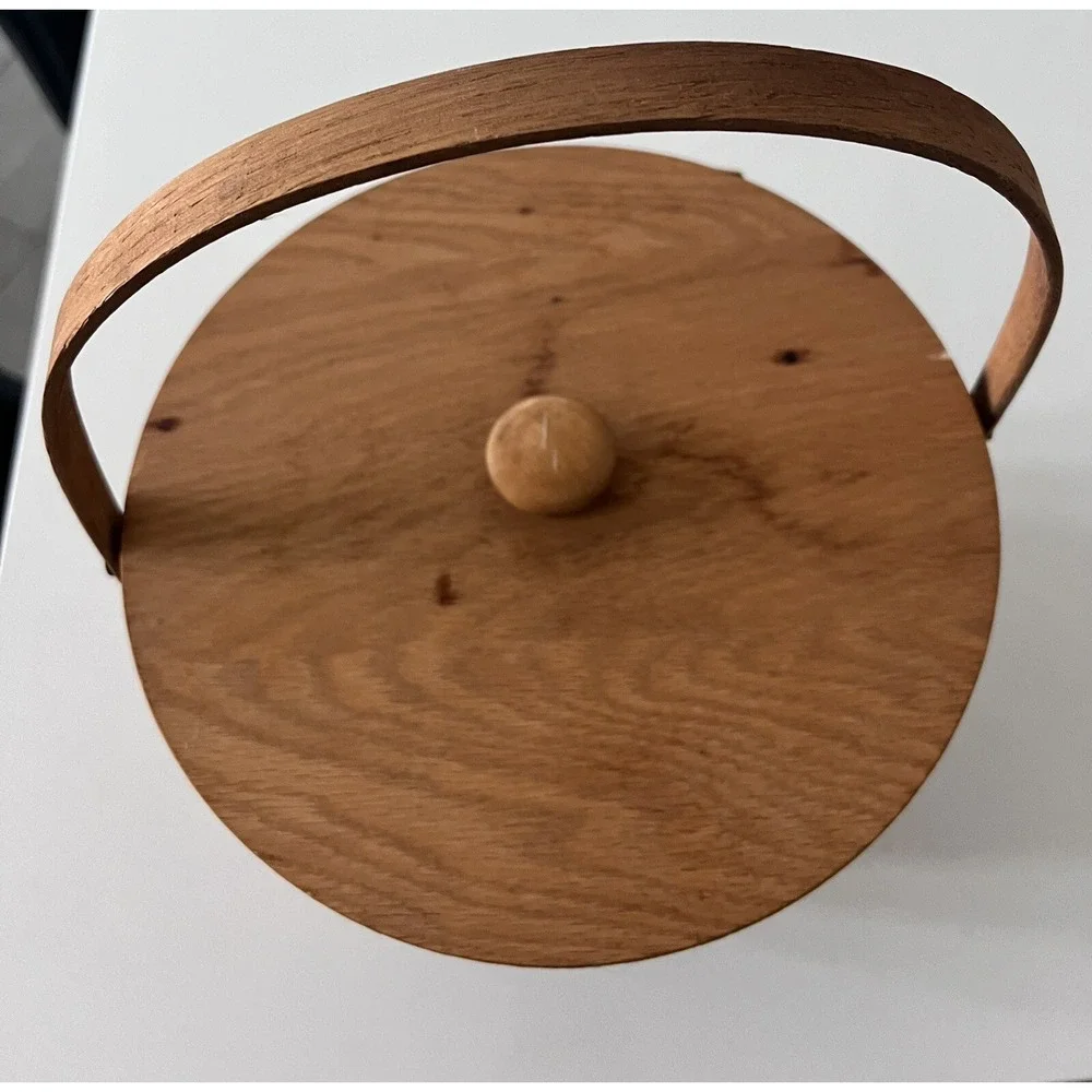 Longaberger Medium  Round Vintage Basket With Wood Lid and Handle
